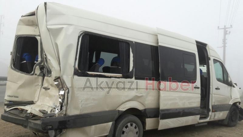 Yoğun sis nedeniyle 5 araç birbirine girdi