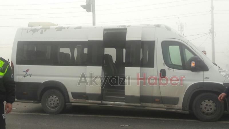 Yoğun sis nedeniyle 5 araç birbirine girdi