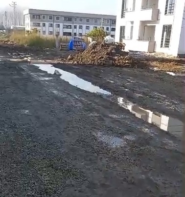 Yol çamur deryası, vatandaş tepkili; Artık yeter