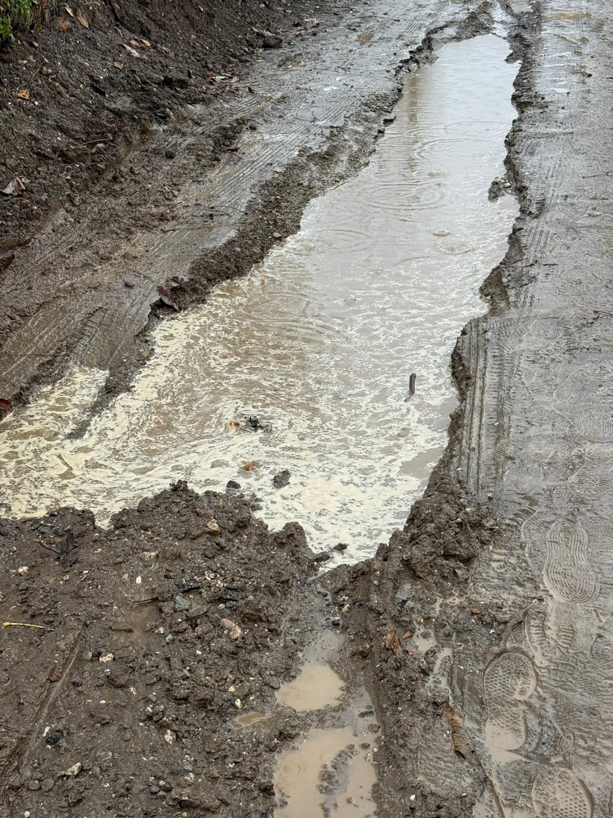 Yol çamur deryası, vatandaş tepkili; Artık yeter