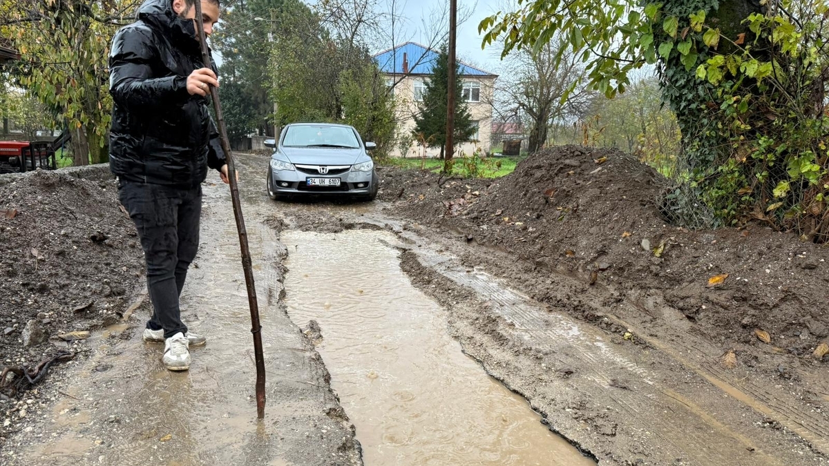 Yol çamur deryası, vatandaş tepkili; Artık yeter