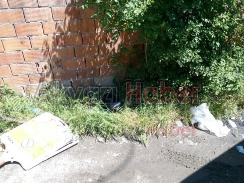 Yol Kenarına Atılan Şüpheli Paketi Polis İnceledi