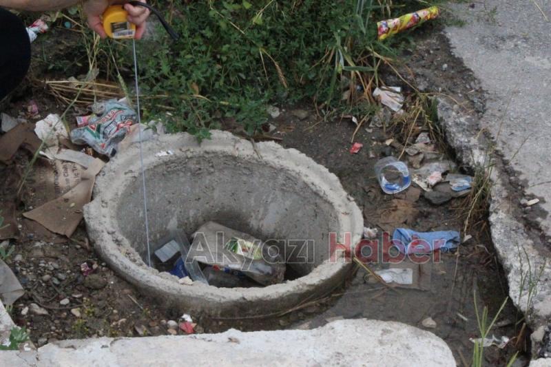  Yol kenarındaki çukur tehlike saçıyor