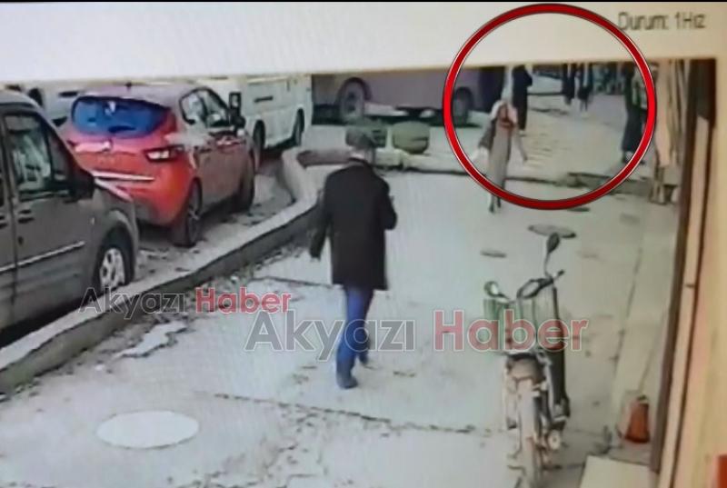 Yolcu midibüsünün  Altında kalmaktan kılpayı kurtuldu