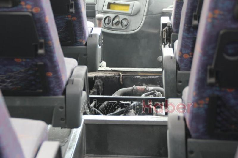 Yolcu Minibüsü Alev Aldı