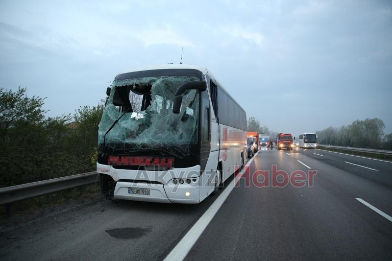 Yolcu otobüsü devrildi 30 yaralı 
