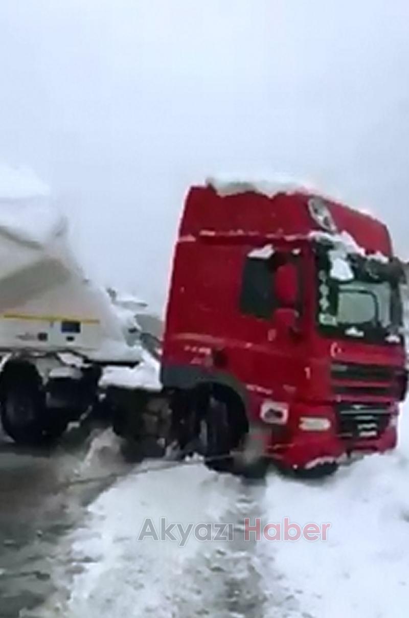 Yolda Kalan Tır a Off Roadçılardan Yardım