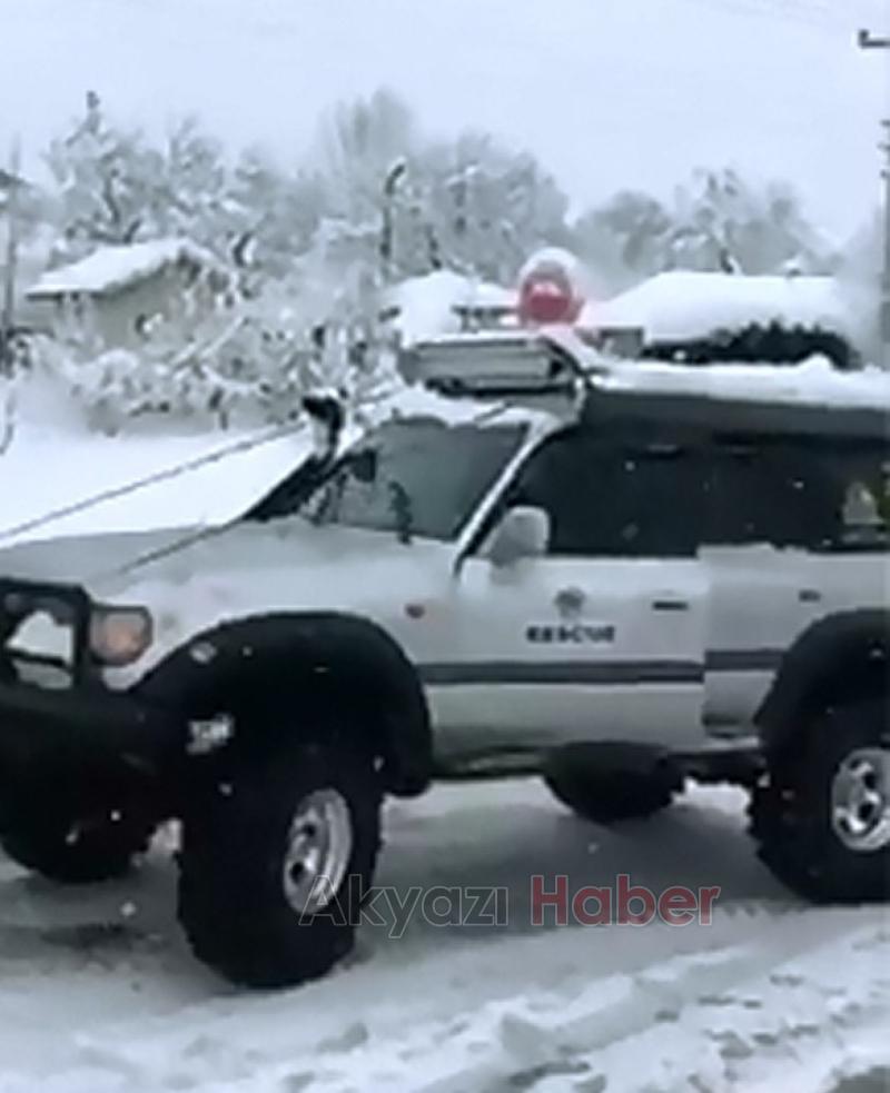 Yolda Kalan Tır a Off Roadçılardan Yardım