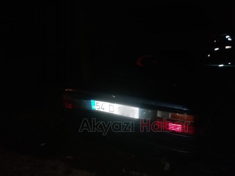 YOLDAN ÇIKTI EViN DiREĞiNE ÇARPARAK DURABiLDi