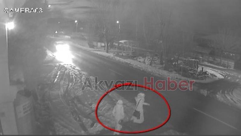 YOLDAN KARŞIYA GEÇEN YAYALARA MİDİBÜS ÇARPTI