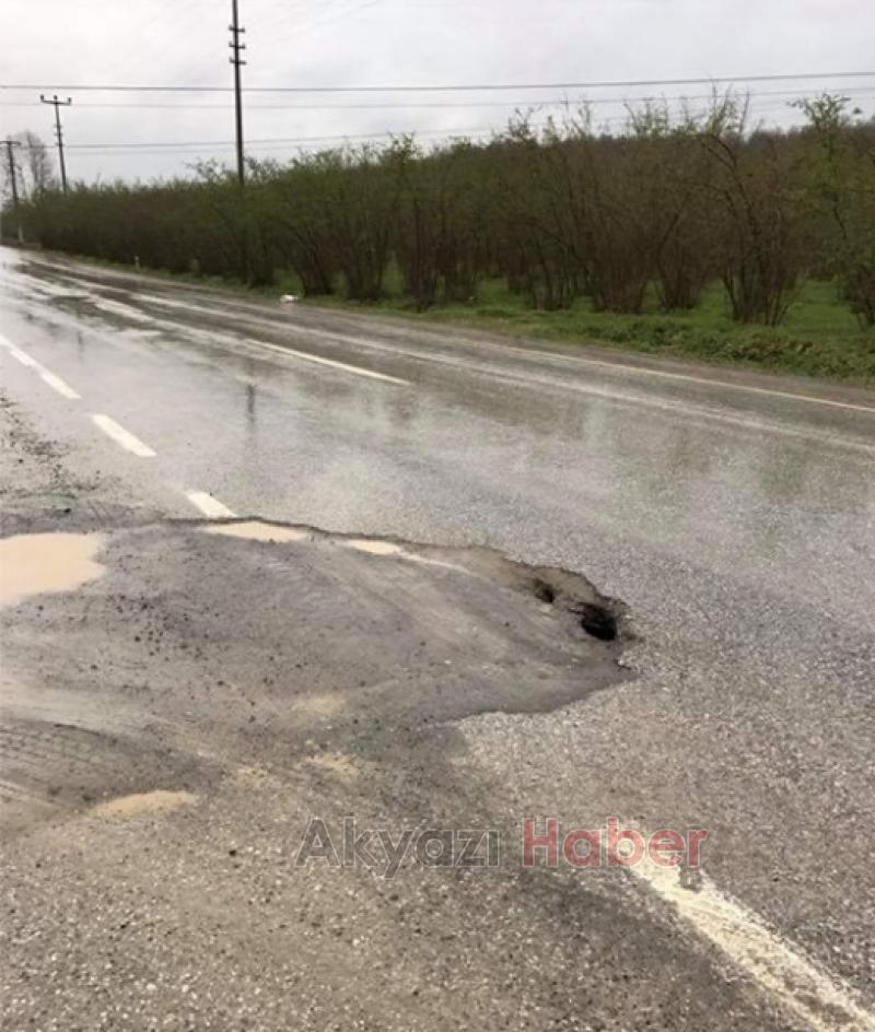 Yollardaki Çukurlar Tehlike Saçıyor