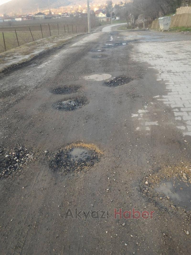 Yollardaki Çukurlar Tehlike Saçıyor