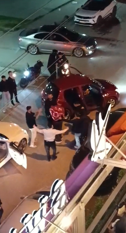 Yolu kapatıp oyun oynadılar