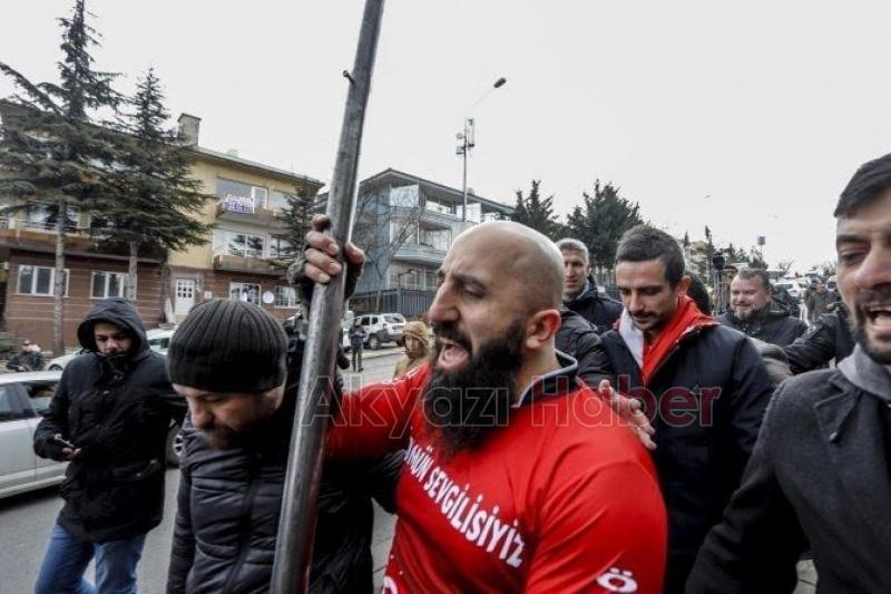 Yunanistan Büyükelçiliği önünde direkli tepki