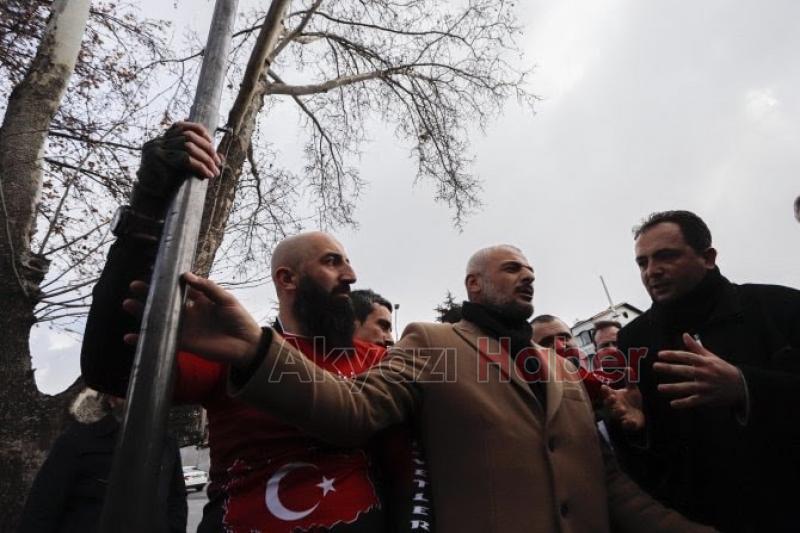 Yunanistan Büyükelçiliği önünde direkli tepki
