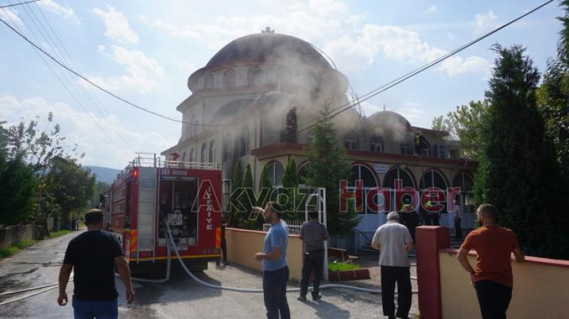 Yunus Emre Camiinde Yangın