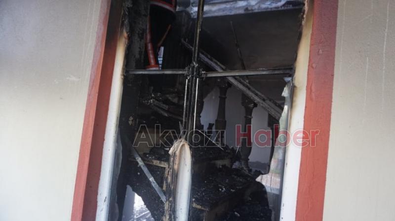 Yunus Emre Camiinde Yangın