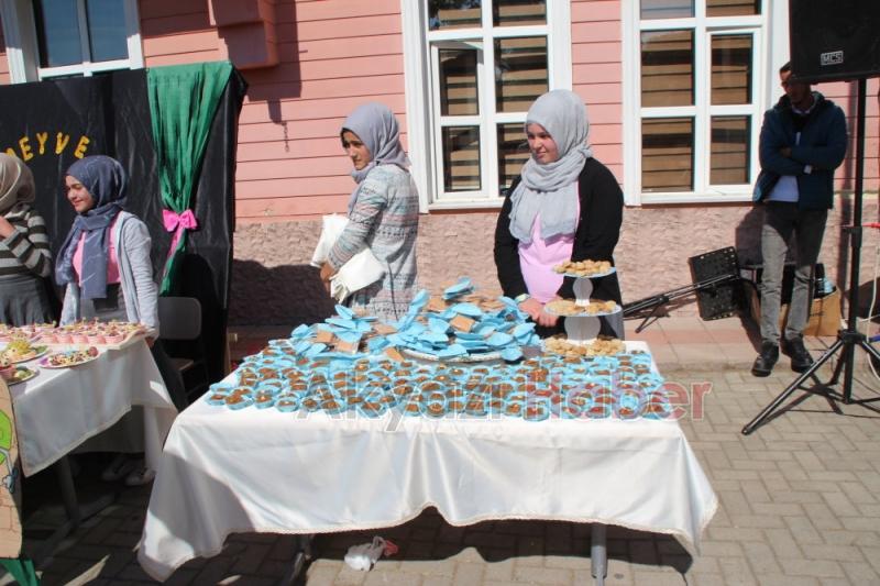  Yunus Emre İmam Hatip Ortaokulu Aşure ve Osmanlı Sokağı Etkinliğine Yoğun İlgi