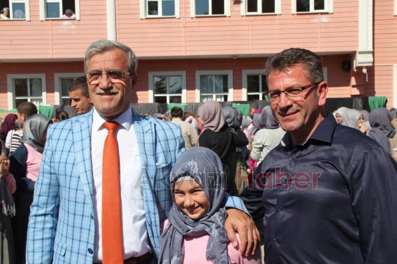  Yunus Emre İmam Hatip Ortaokulu Aşure ve Osmanlı Sokağı Etkinliğine Yoğun İlgi