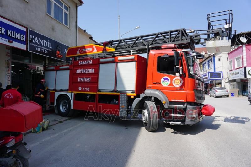 Yuvasından Düşen Kumruya İtfaiye El Uzattı