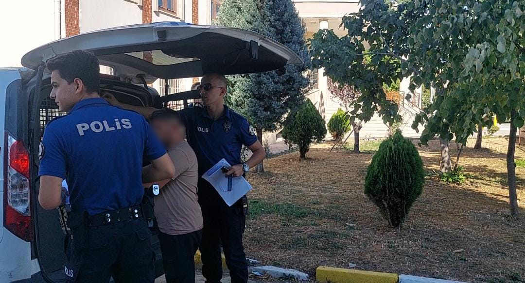 Zehir Tacirlerine geçit yok : 3 Kişi Cezaevini Boyladı