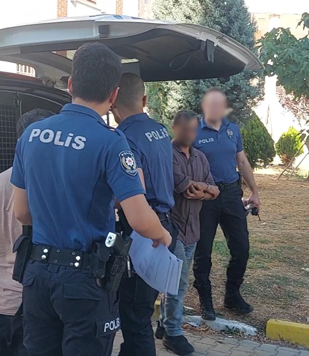 Zehir Tacirlerine geçit yok : 3 Kişi Cezaevini Boyladı