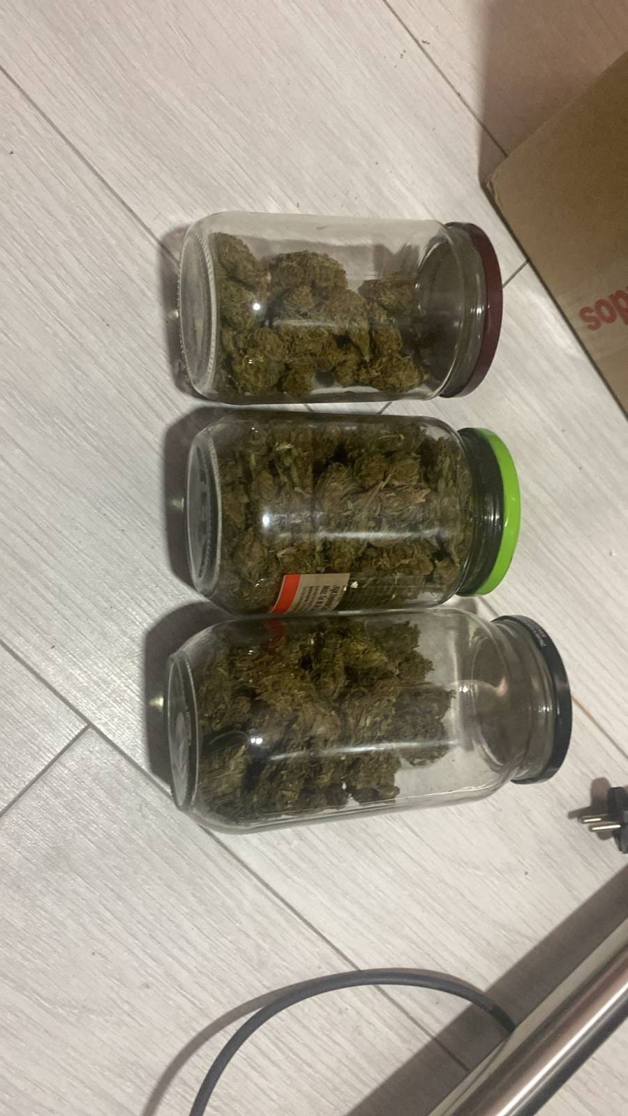 Zehir tacirlerine üç ilçede operasyon