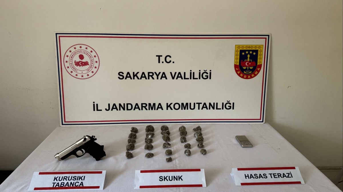 Zehir tacirlerine üç ilçede operasyon