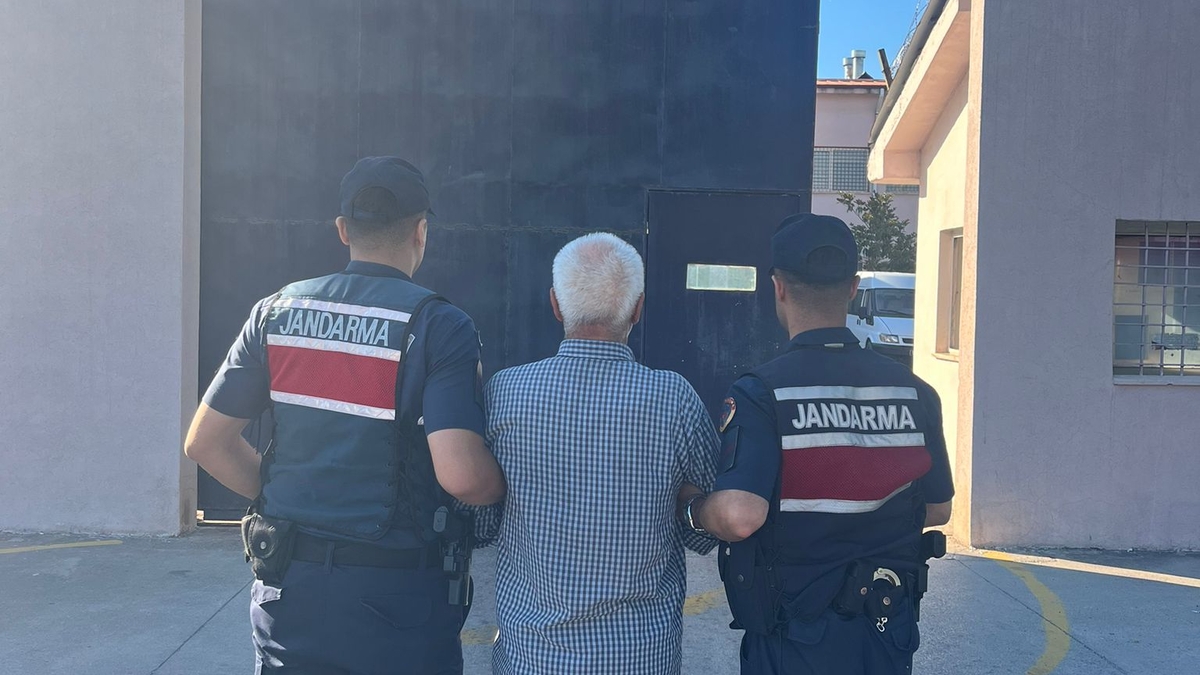 Zehir tacirlerine üç ilçede operasyon