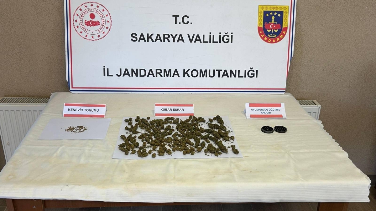 Zehir tacirlerine üç ilçede operasyon