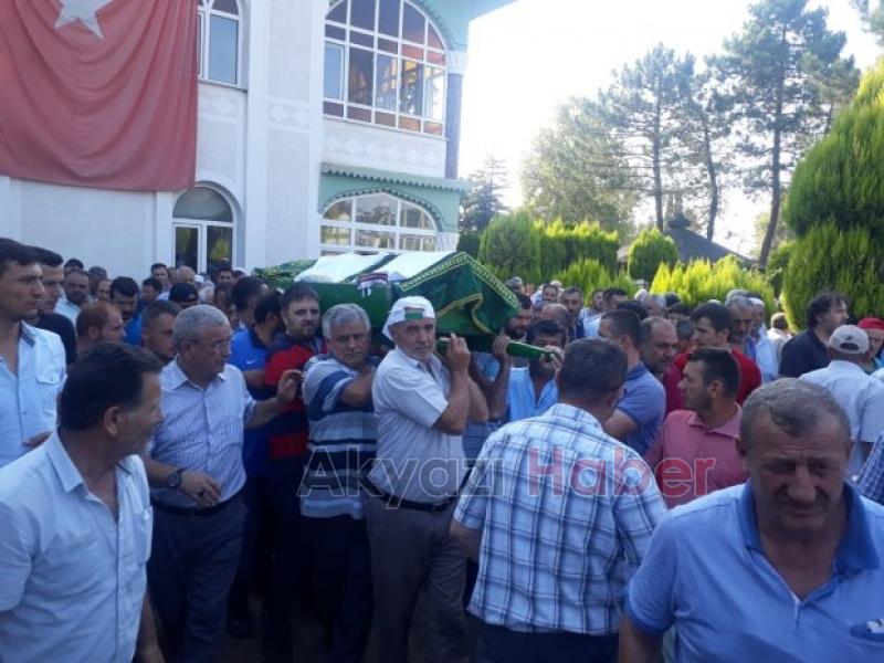 Üzerine ağaç devrilmişti, toprağa verildi