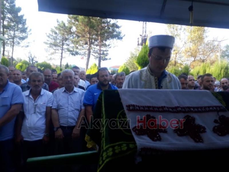 Üzerine ağaç devrilmişti, toprağa verildi