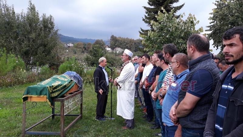 Zeyişan Bayrak Defnedildi