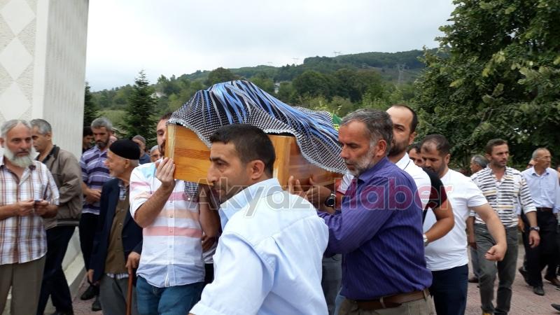 Zeyişan Bayrak Defnedildi