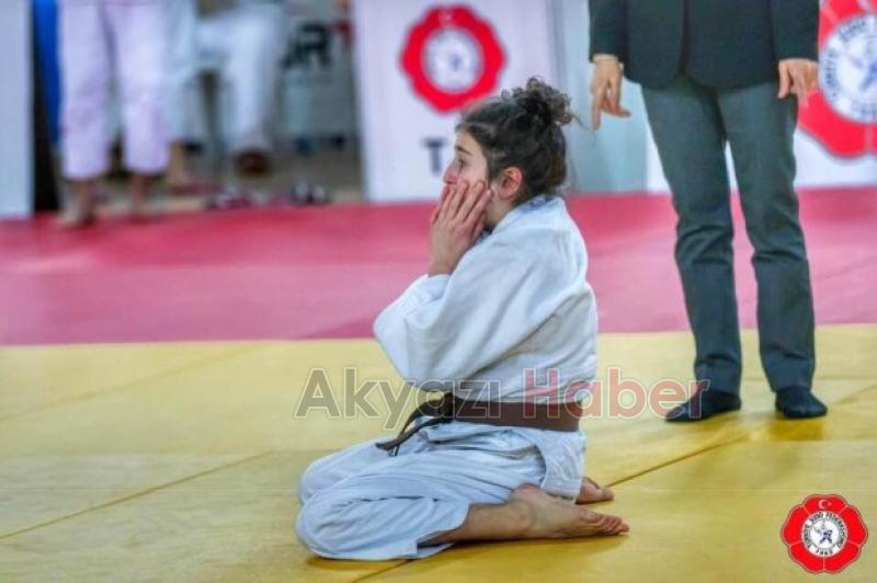 Zeynep Serra Üstün ün takımı Judo Şampiyonasında Türkiye 3.sü oldu
