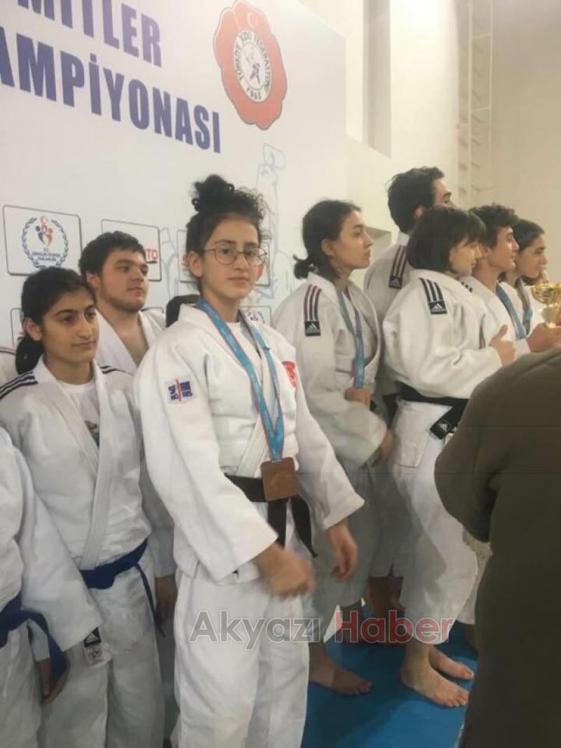Zeynep Serra Üstün ün takımı Judo Şampiyonasında Türkiye 3.sü oldu