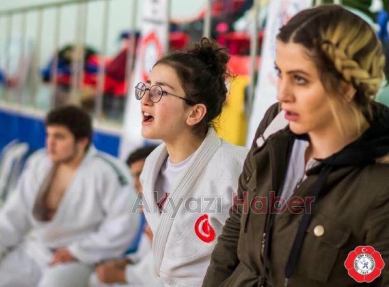 Zeynep Serra Üstün ün takımı Judo Şampiyonasında Türkiye 3.sü oldu