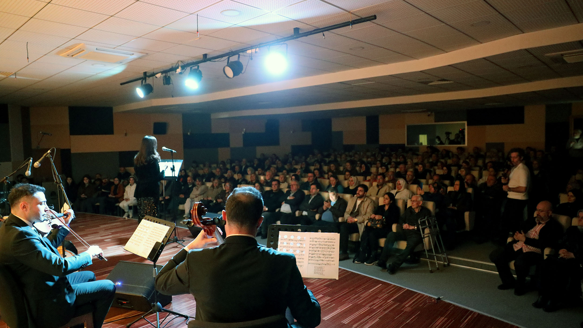 Ziya Taşkent’te Yaprak Sayar konseriyle müzik dolu gece