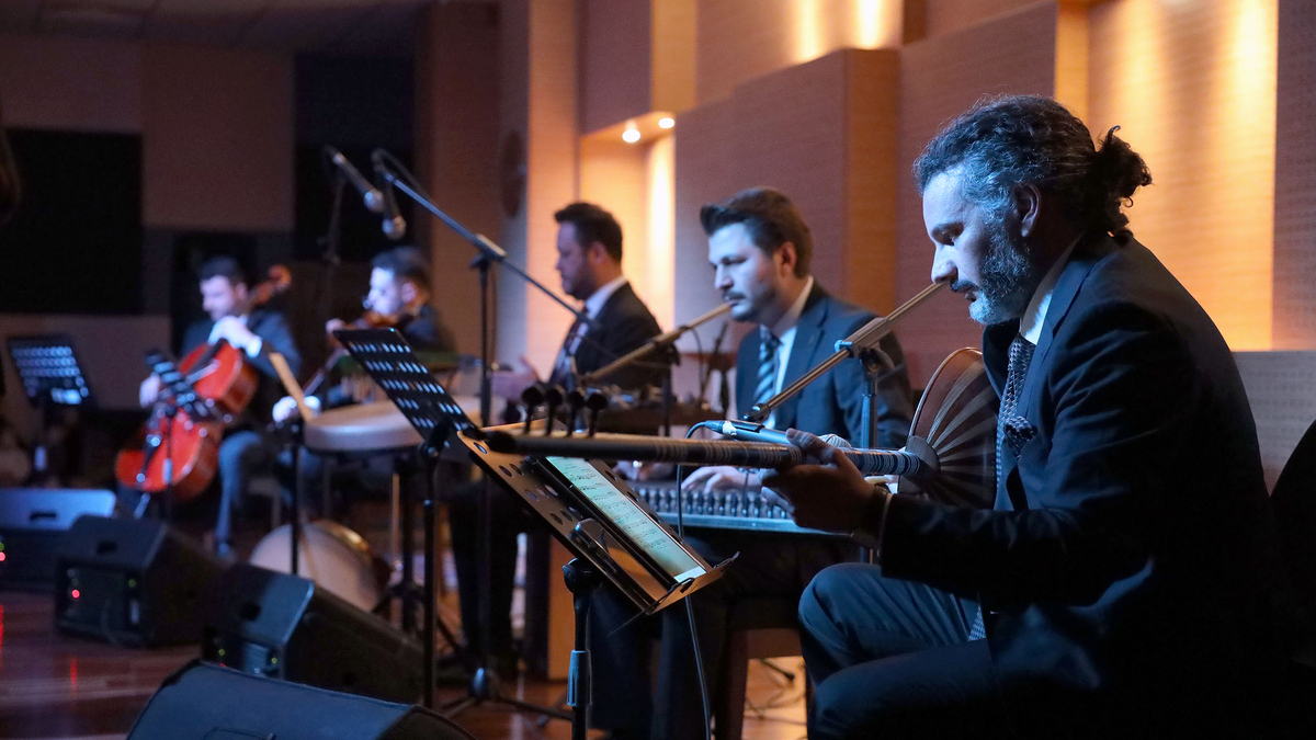 Ziya Taşkent’te Yaprak Sayar konseriyle müzik dolu gece