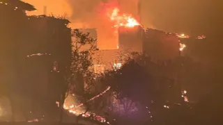 Geyve'deki yangın felaketinde 3 ev kül oldu