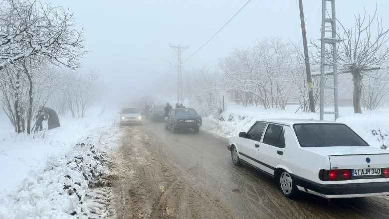 Güzlek Yolunda Kar Esareti: Tedbirsizlik Trafiği Kilitledi!