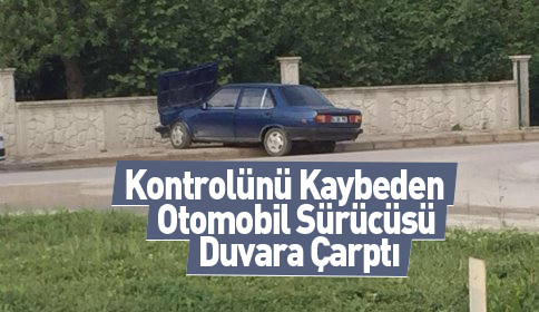 Hakimiyetini Kaybeden Otomobil Duvara Çarptı
