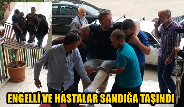 Hasta ve engelliler sandığa taşındı