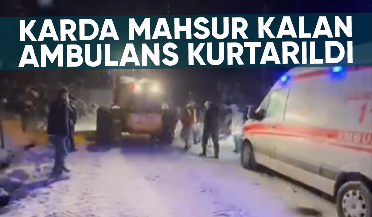 Hastaya giden ambulans karda mahsur kaldı