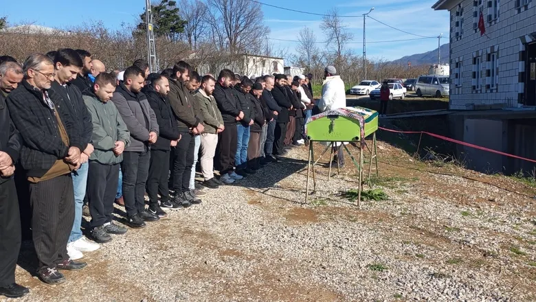 Hatice Şimay Toprağa Verildi.