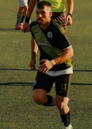 Havuza balıklama atlayıp ölen genç futbolcu toprağa verildi