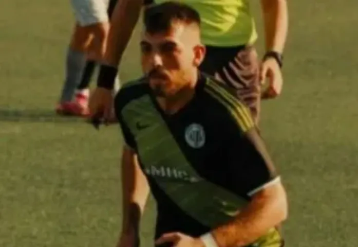 Havuza balıklama atlayıp ölen genç futbolcu toprağa verildi