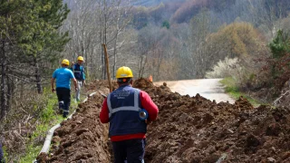 Heyelanda zarar gören hattını güçlü bir temelle sil baştan yeniledi