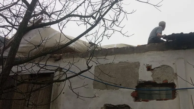 Hortum çatıyı uçurdu, tavuklar telef oldu