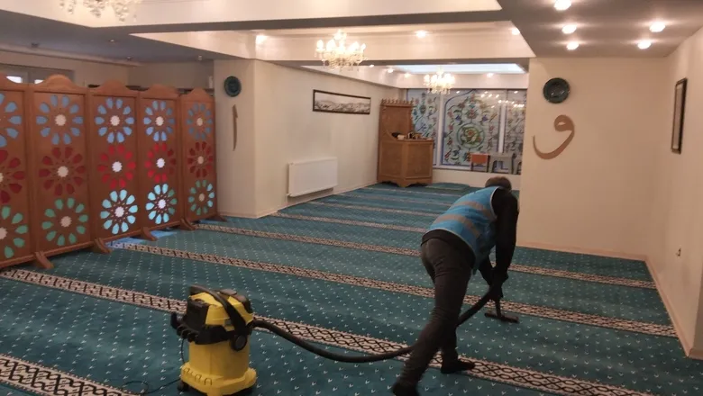 Hükümlüler cami ve mescit temizliği yaptı